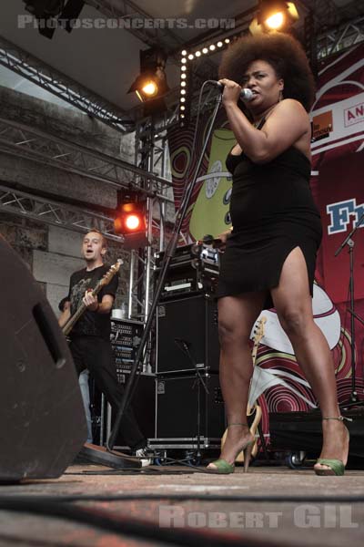 THE BELLRAYS - 2008-07-26 - PARIS - Paris Plage (Pont de Sully) - 